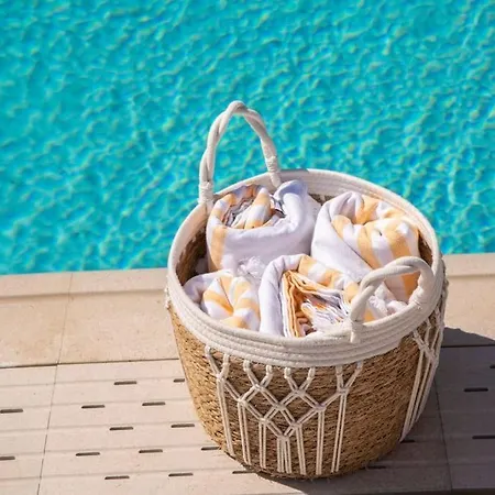 Theretro, With Superb View Apolpaina